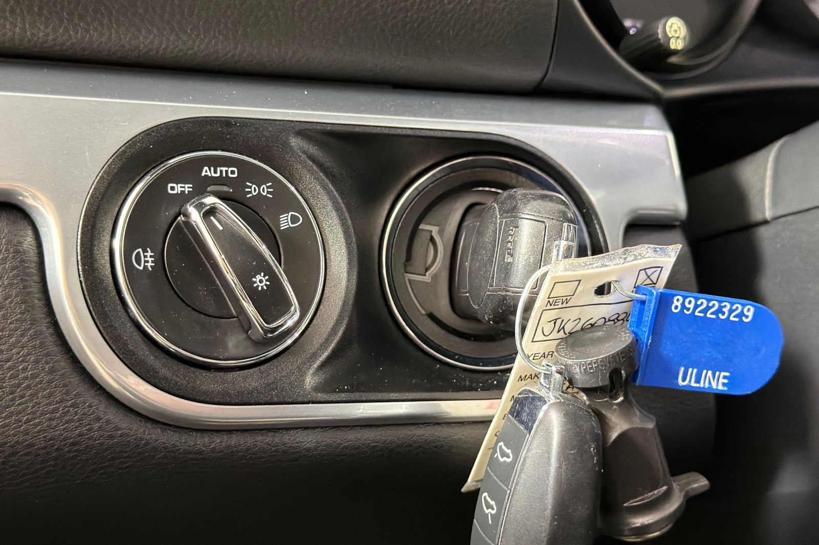Used 2018 NIGHT BLUE Porsche Coupe image 18