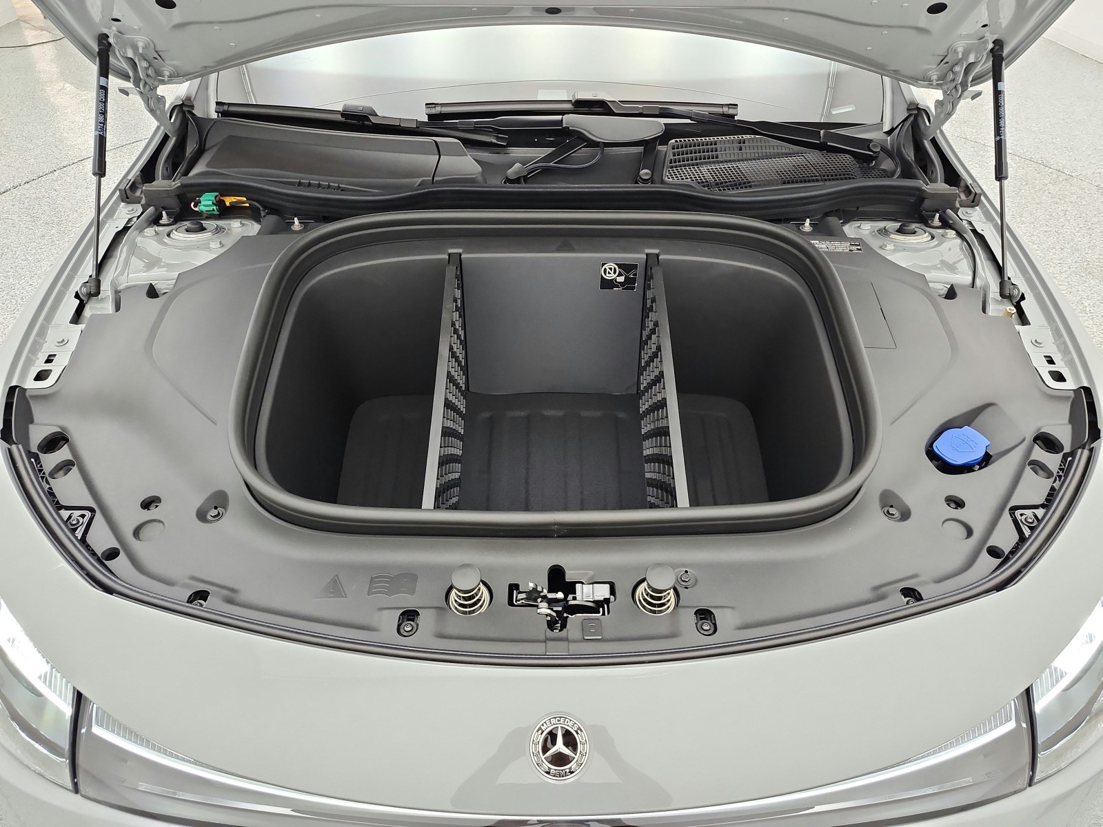 New 2027 MANUFAKTUR Alpine Grey Mercedes-Benz CLA 250+ Electric RWD image 12