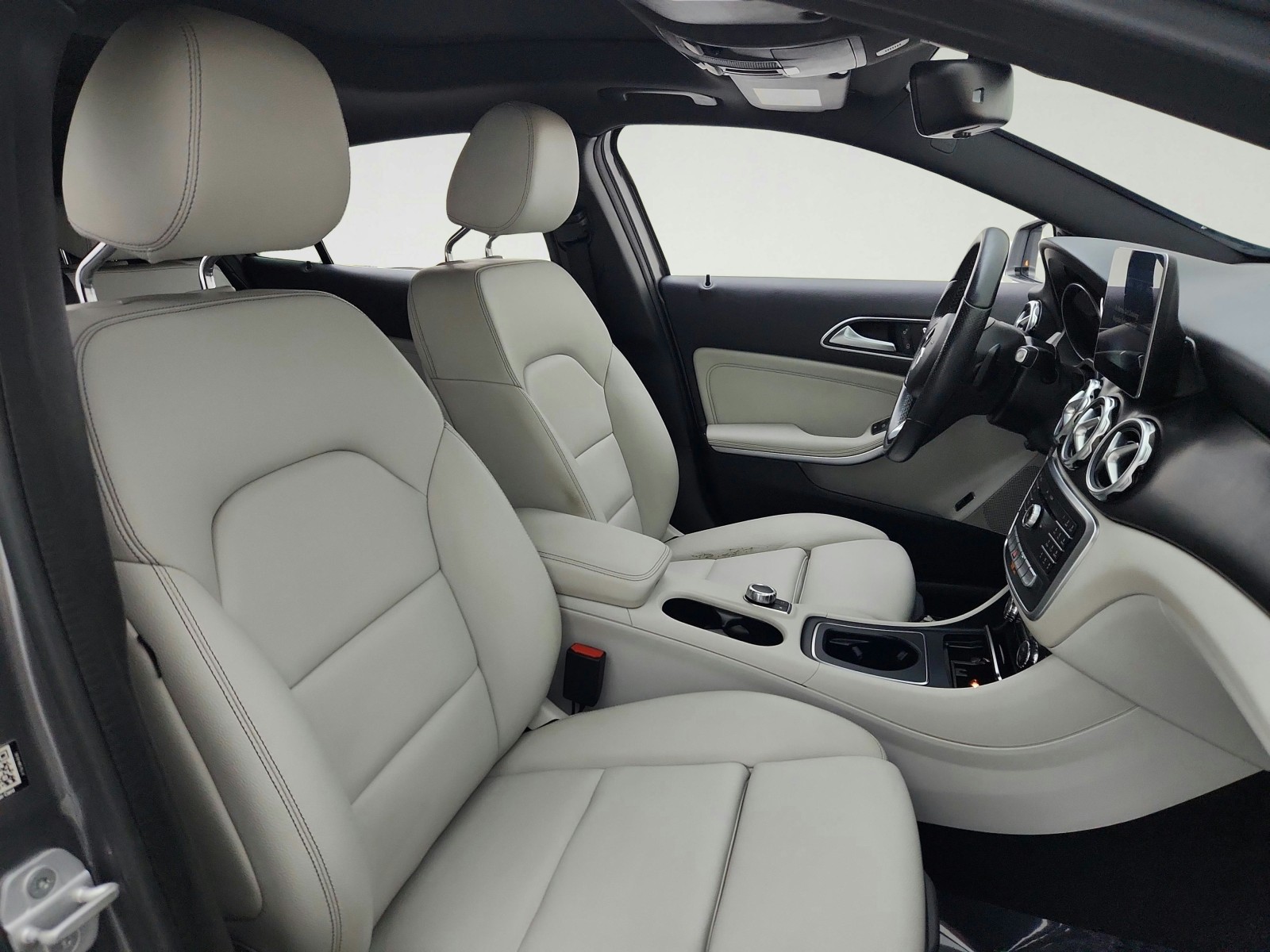 Used 2018 Mountain Grey Metallic Mercedes-Benz GLA 250 image 30