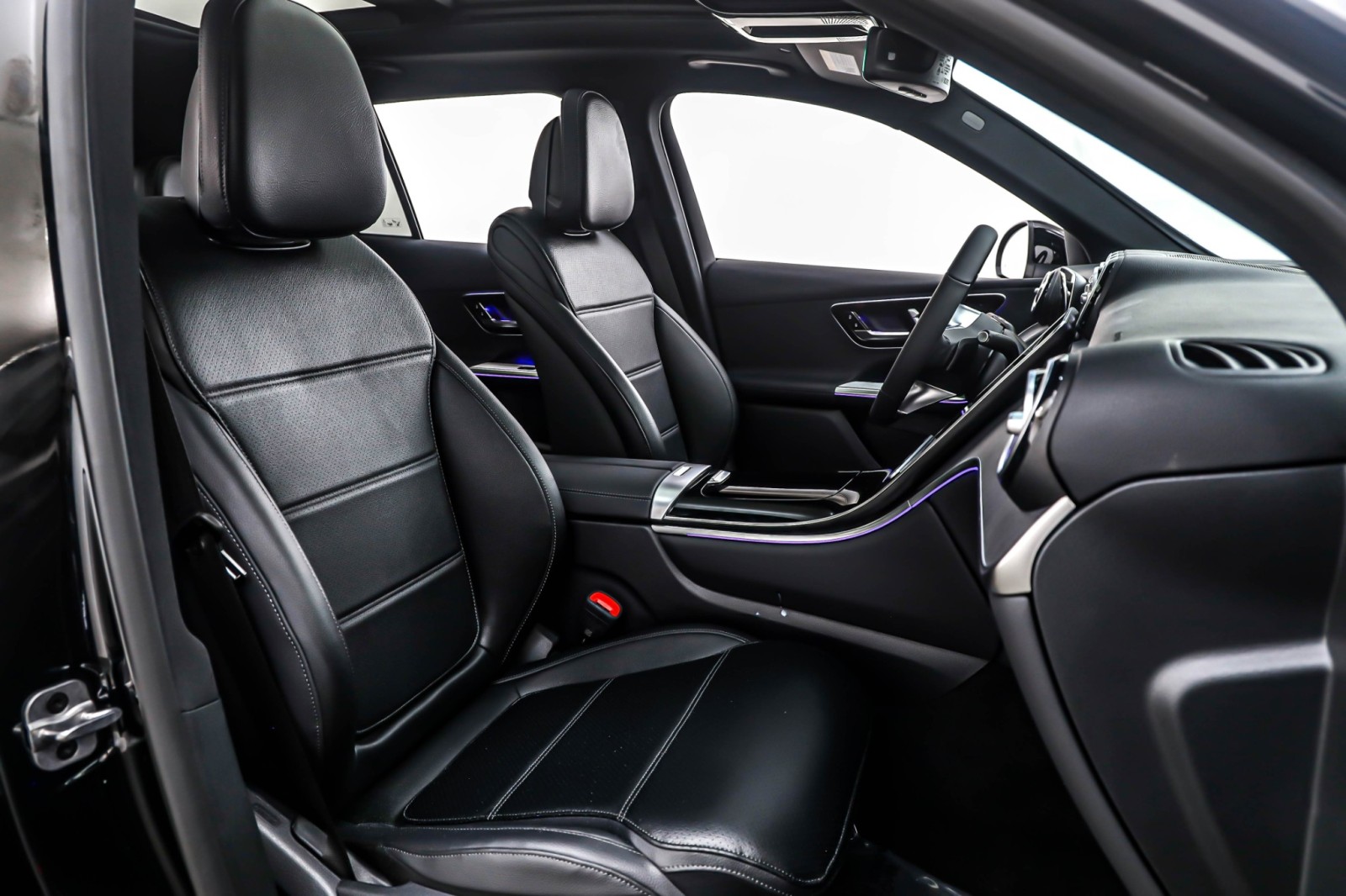 New 2026 Black Mercedes-Benz GLC 300 SUV image 7