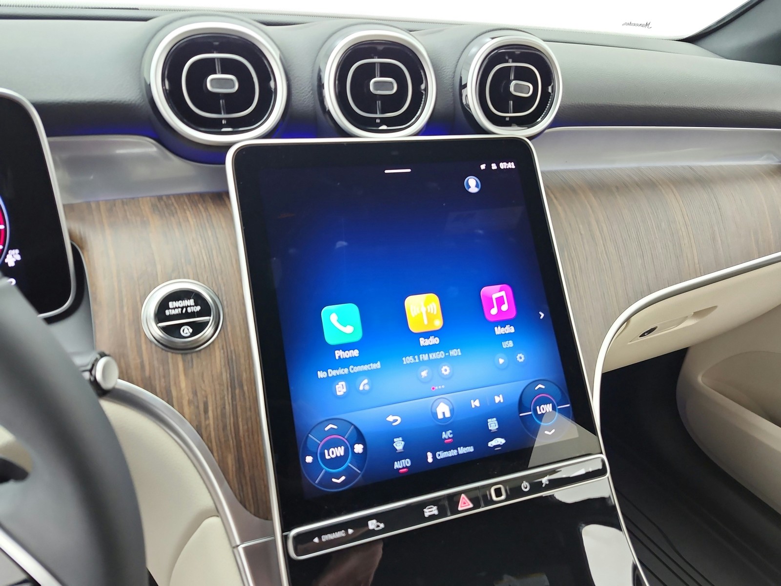 New 2026 Polar White Mercedes-Benz GLC 300 image 10