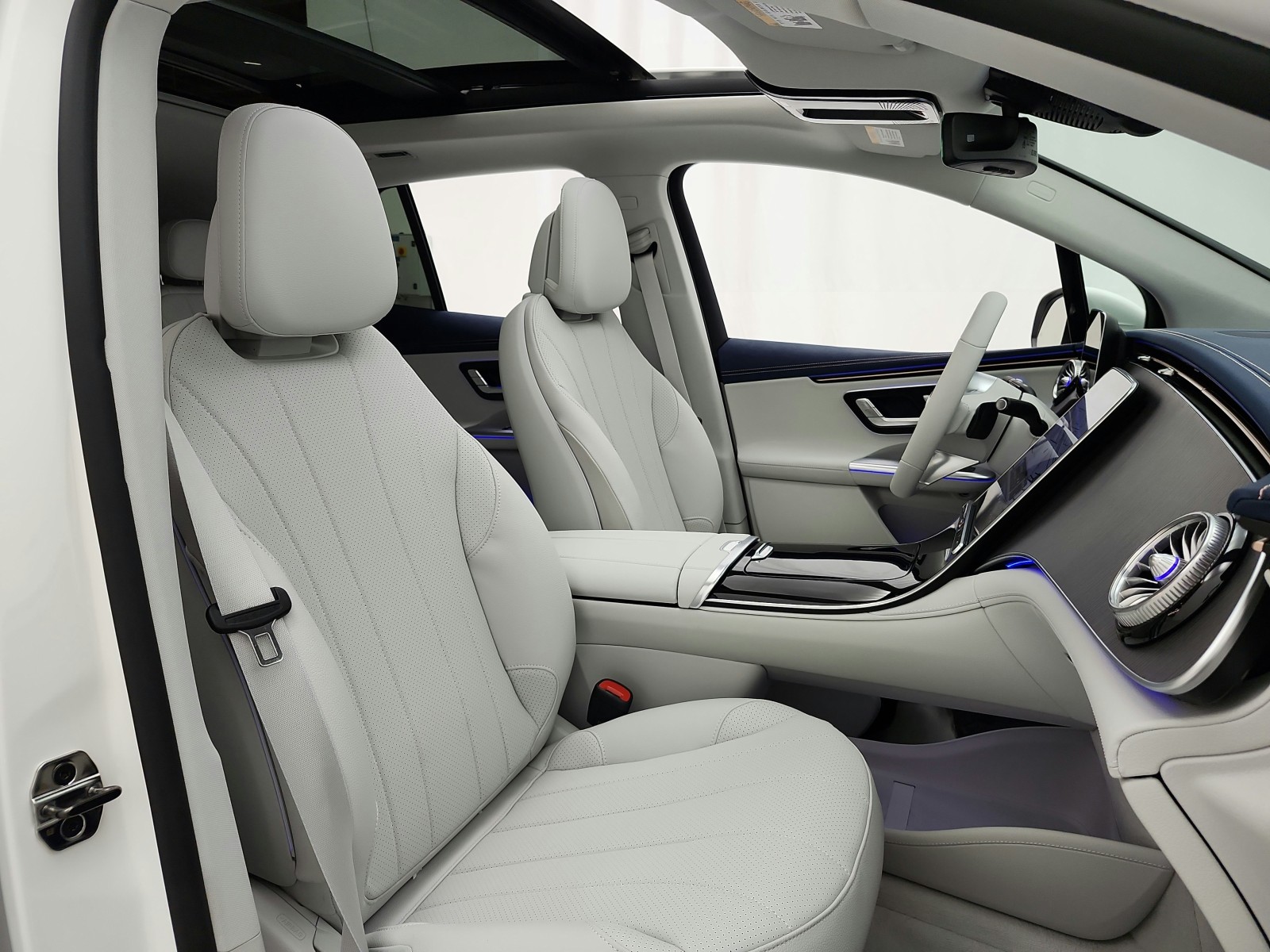 New 2027 Polar White Mercedes-Benz EQE 320+ SUV image 14