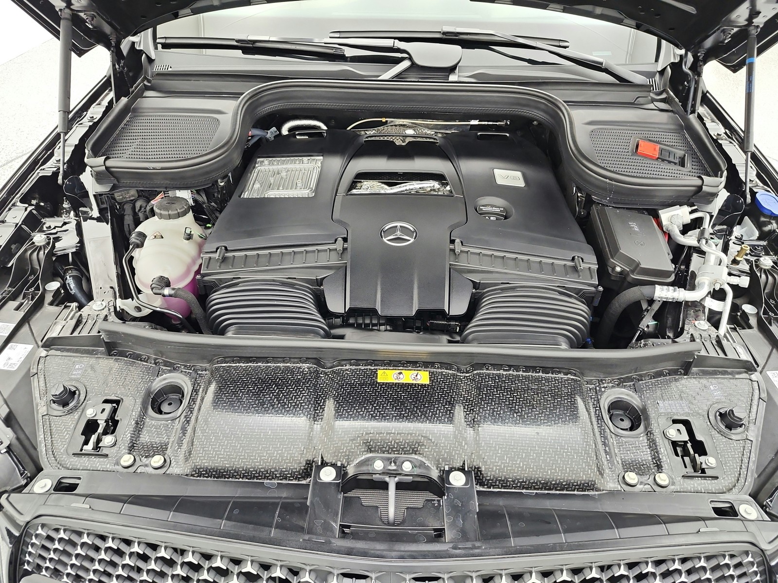 New 2026 Obsidian Black Metallic Mercedes-Benz GLE 580 image 12