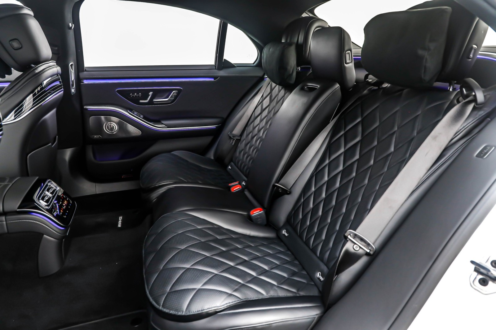 New 2026 MANUFAKTUR Moonlight White Metallic Mercedes-Benz S 580 4MATIC® Sedan image 8