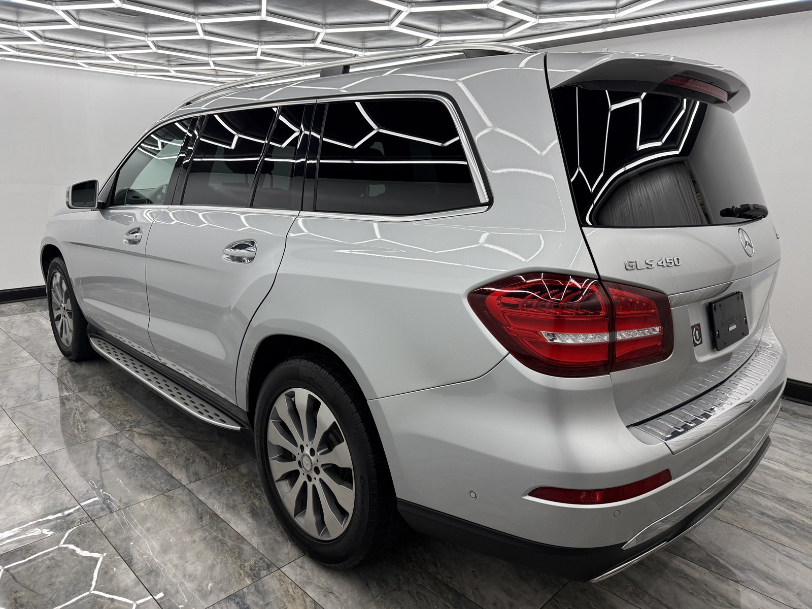 View vehicle photo 4