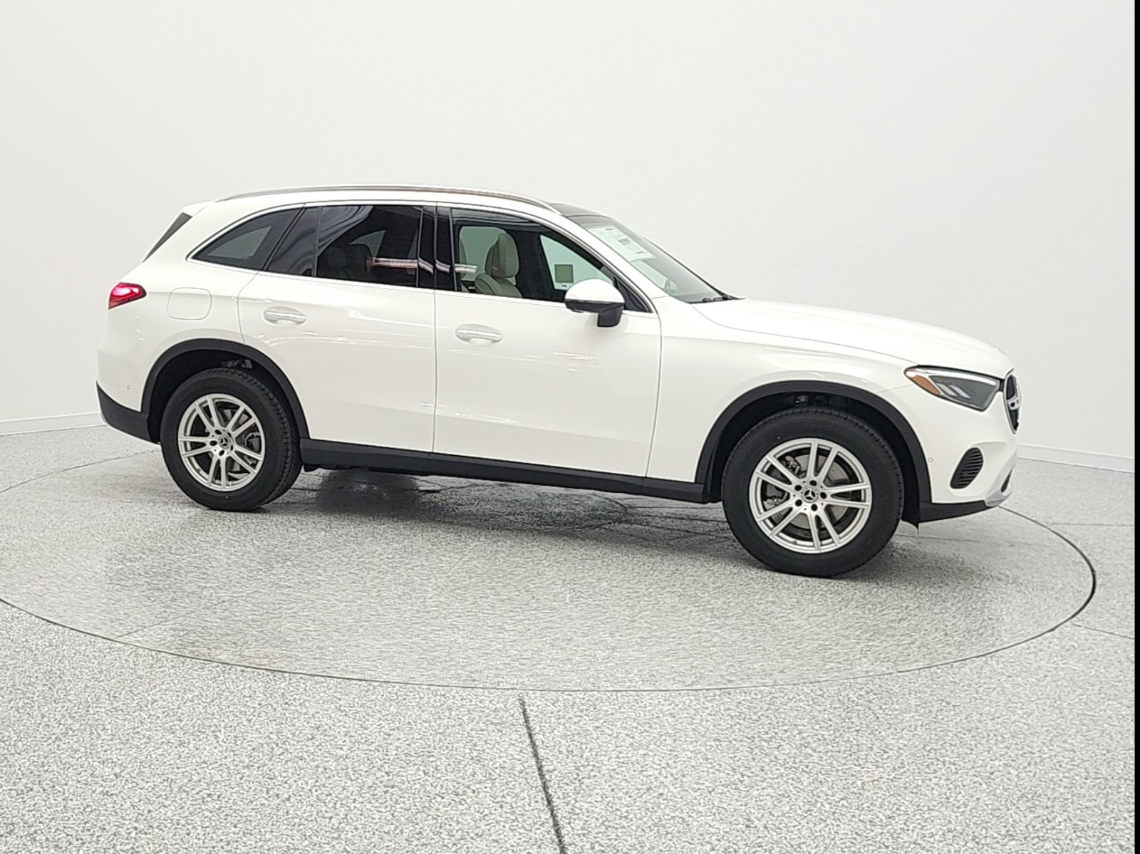New 2026 Polar White Mercedes-Benz GLC 300 image 4