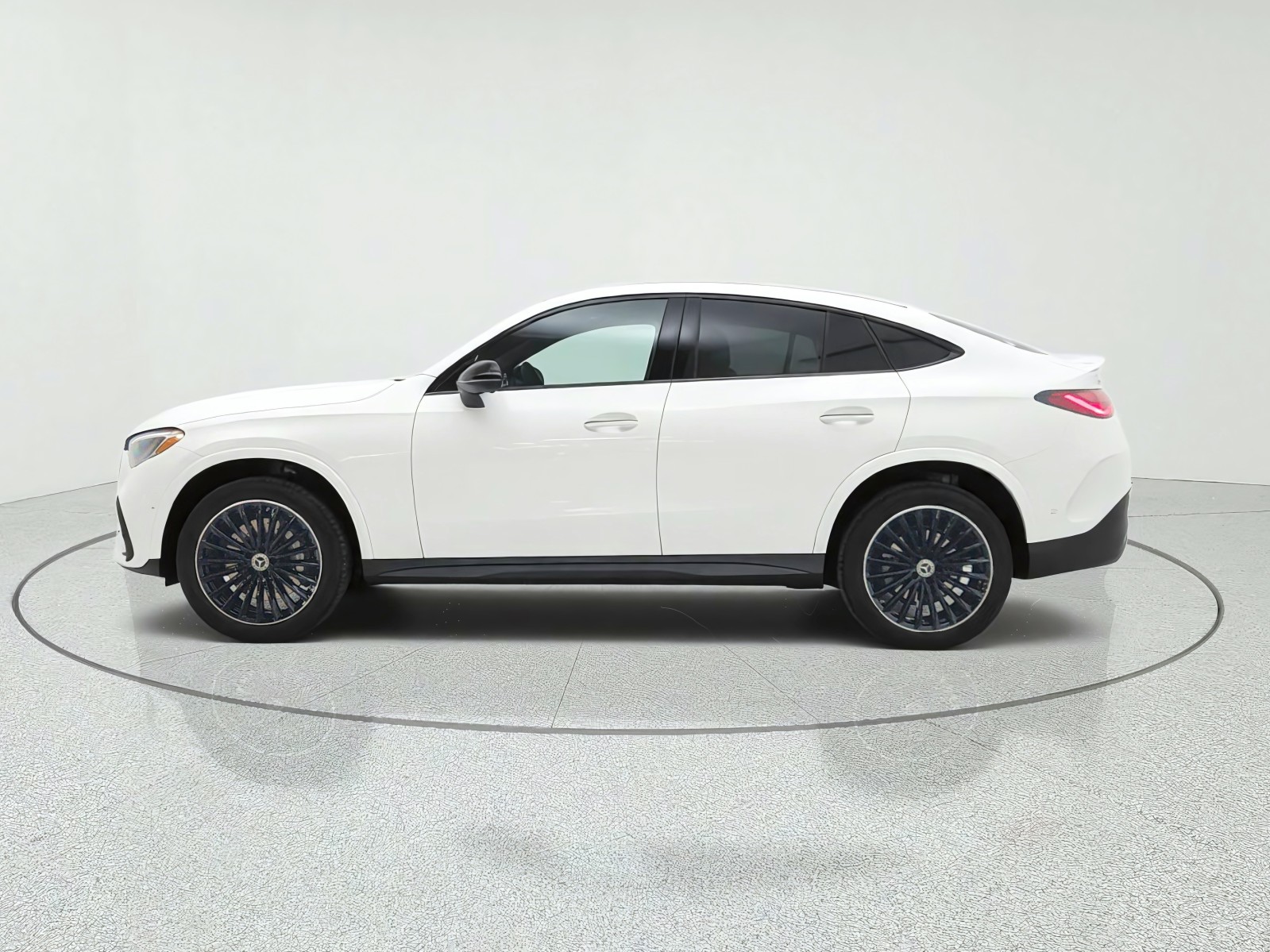 New 2027 Polar White Mercedes-Benz GLC 300 4MATIC® Coupe image 8