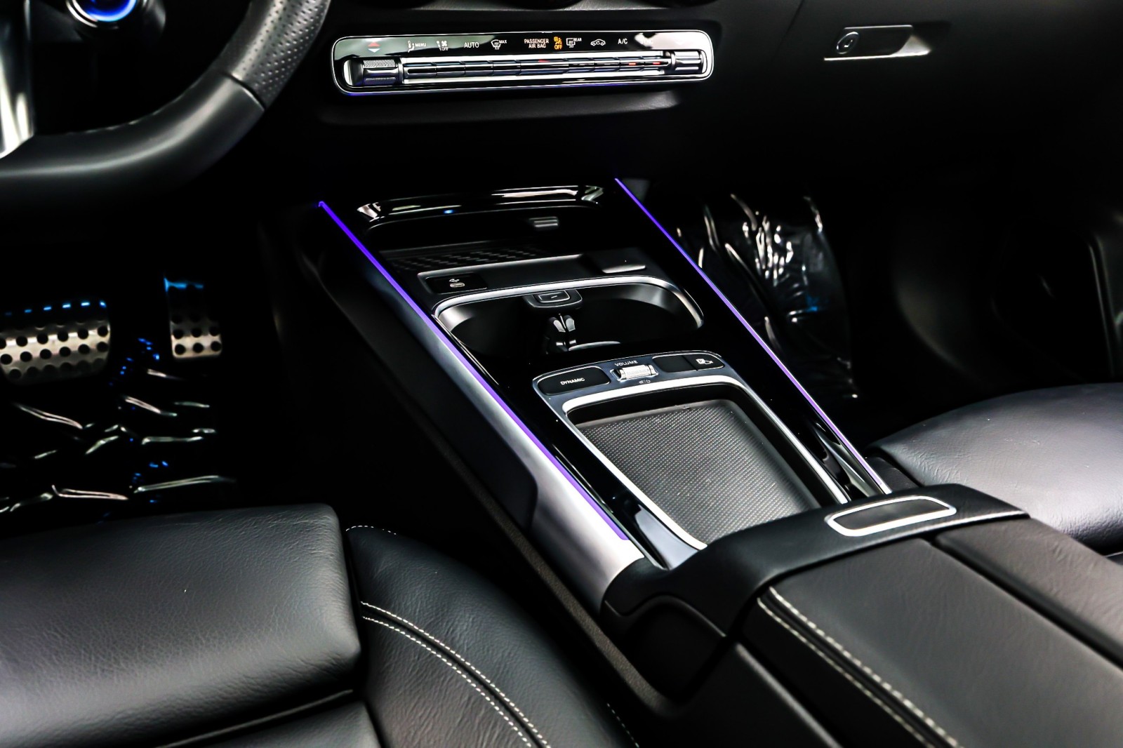 Used 2025 Polar White Mercedes-Benz AMG® GLB 35 4MATIC SUV image 7