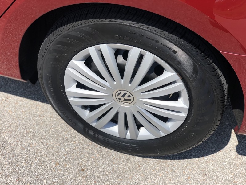 2015 Volkswagen Passat 1.8T S in CHESTERFIELD, Missouri