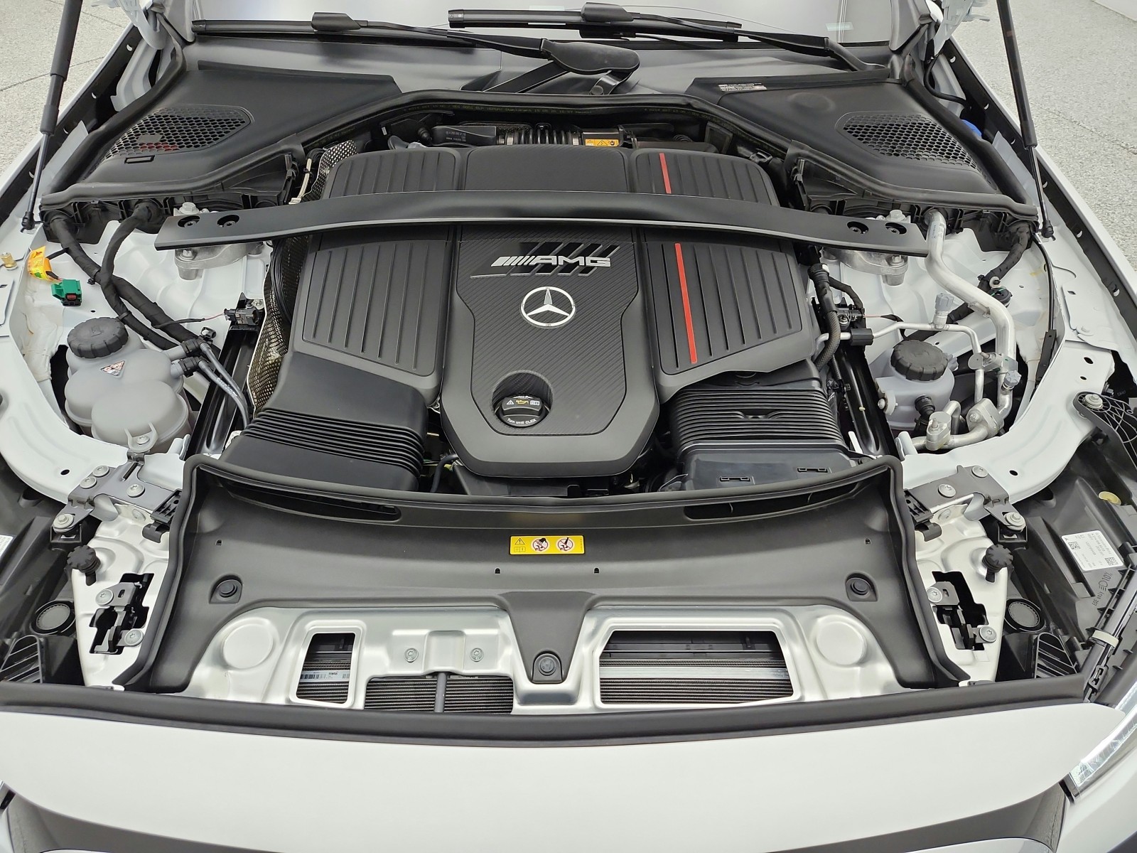 New 2027 MANUFAKTUR Moonlight White Magno Mercedes-Benz AMG® E 53 Hybrid Sedan image 12