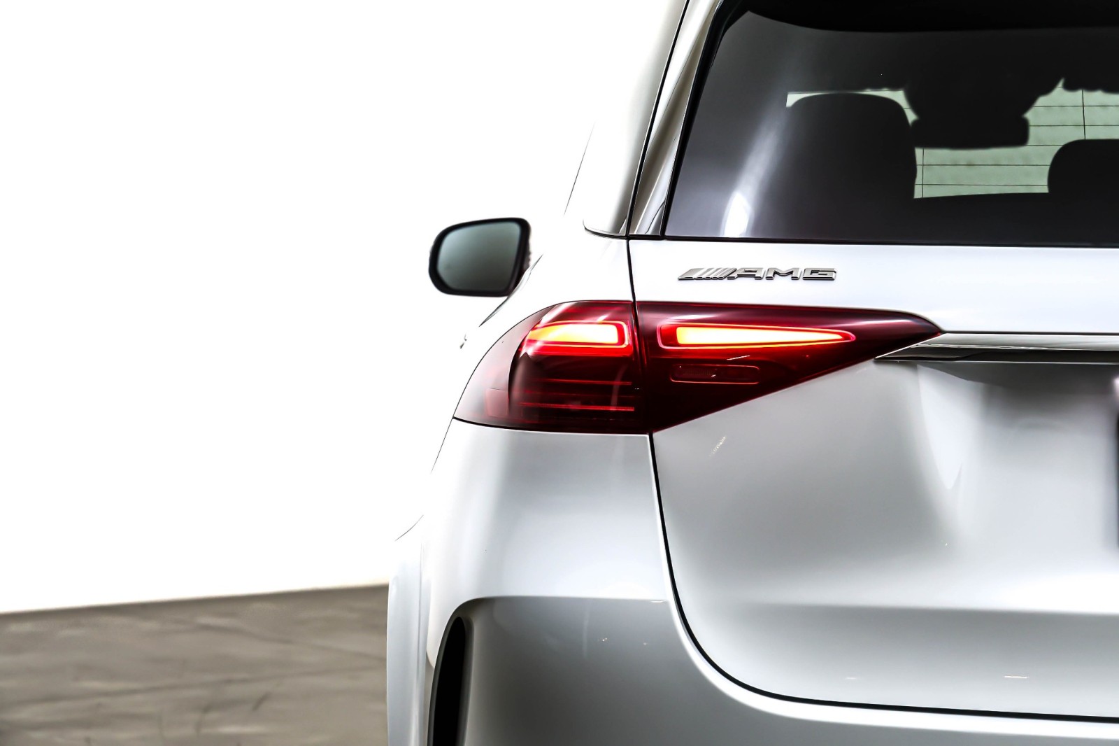 Used 2025 MANUFAKTUR Moonlight White Metal Mercedes-Benz AMG® GLE 53 image 15