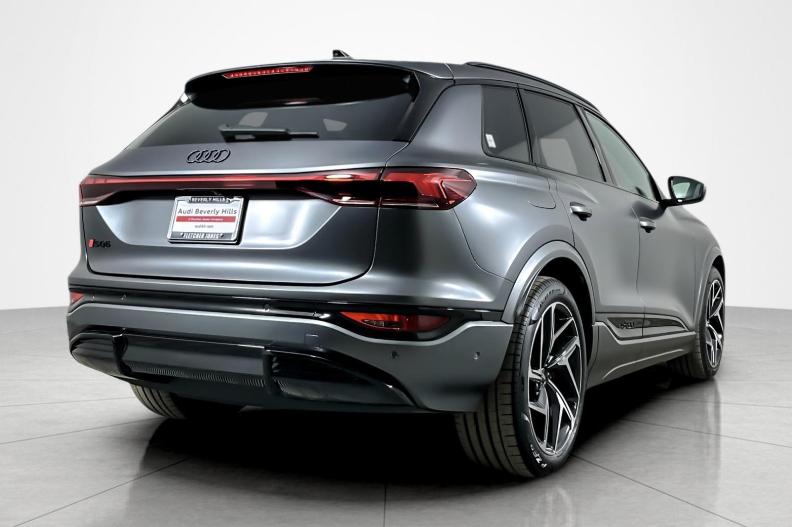 View vehicle photo 5