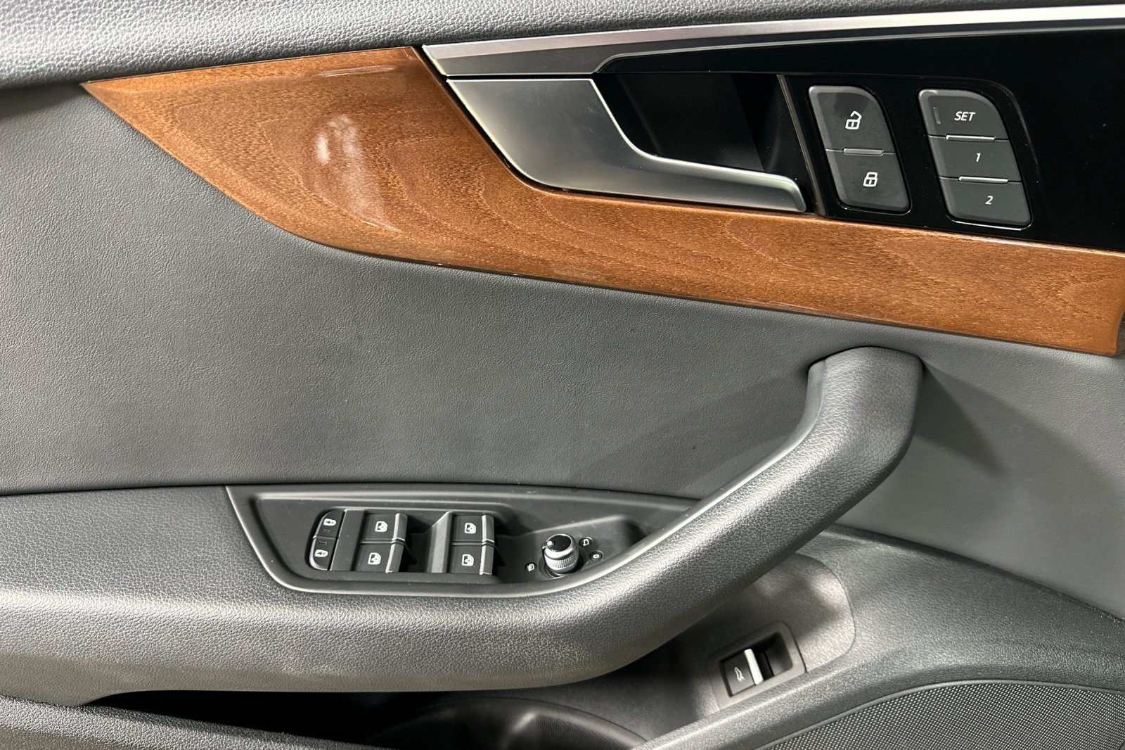 Used 2023 Brilliant Black Audi Premium 40 TFSI quattro image 10