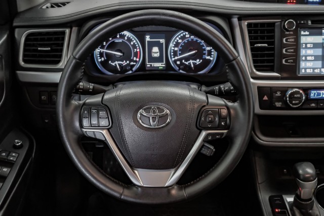 2017 Toyota Highlander XLE 16