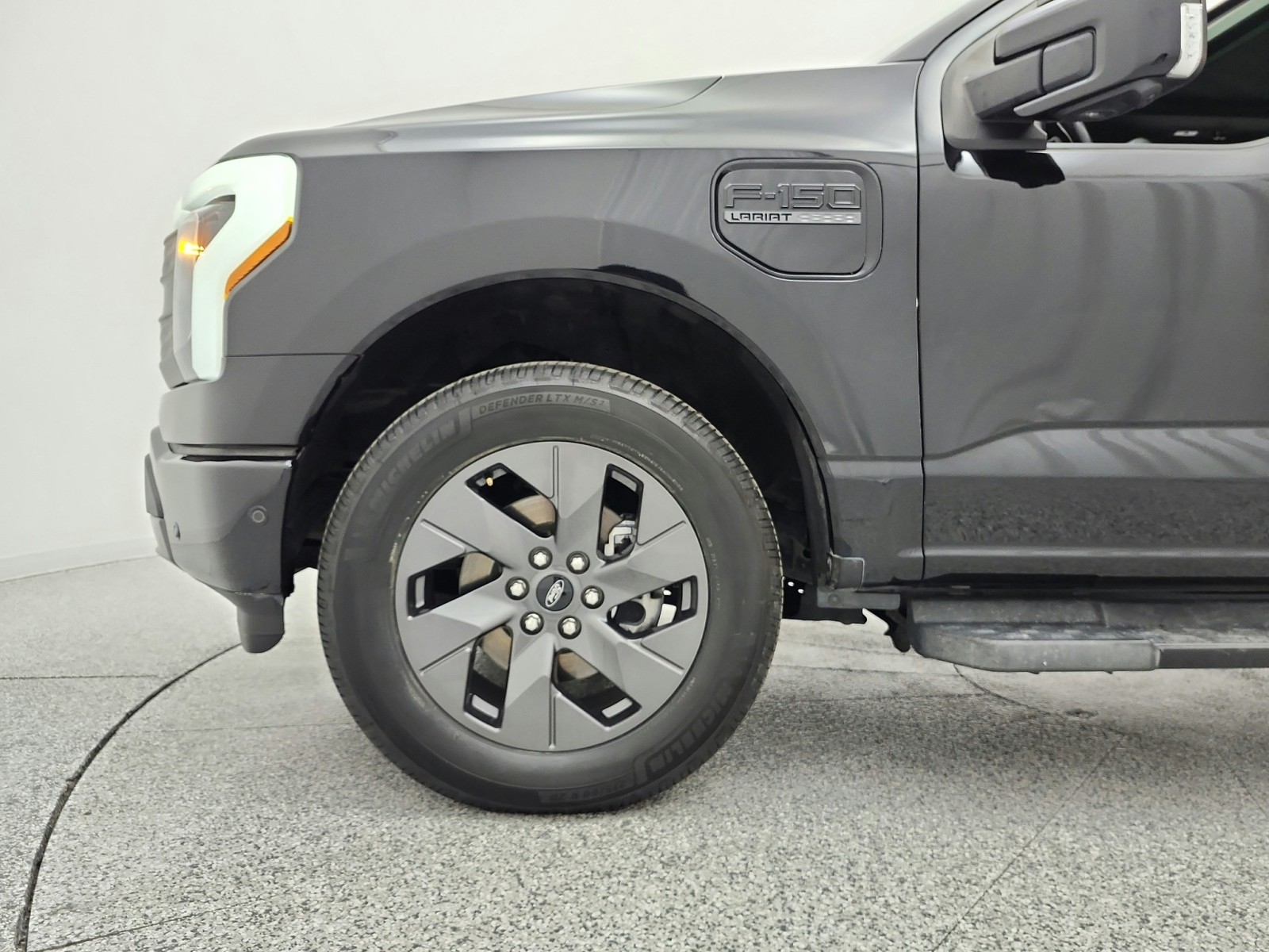 Used 2022 Agate Black Metallic Ford LARIAT image 17