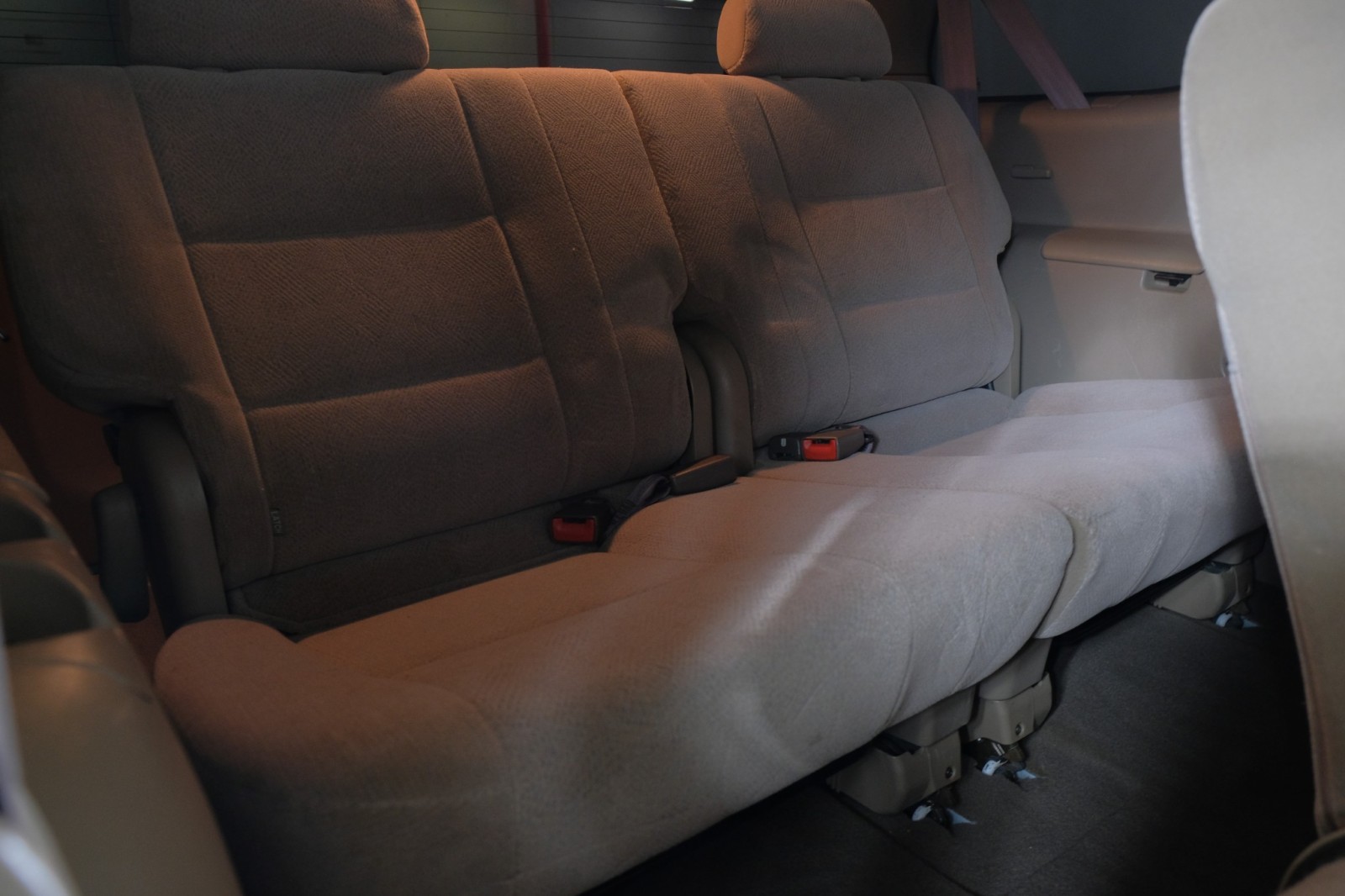 2004 Toyota Sequoia SR5 26