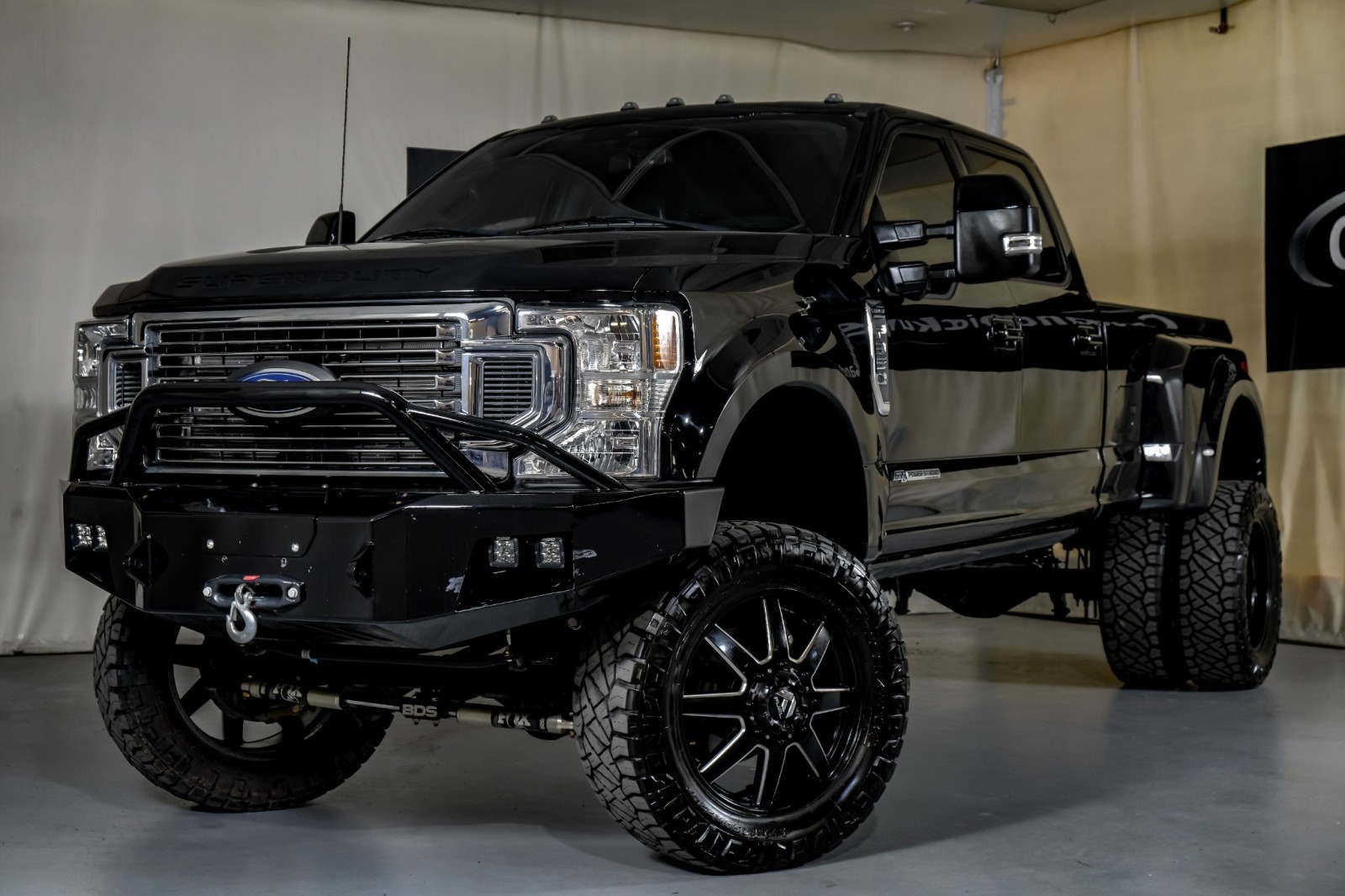 2022 Ford F-350 Lariat 4