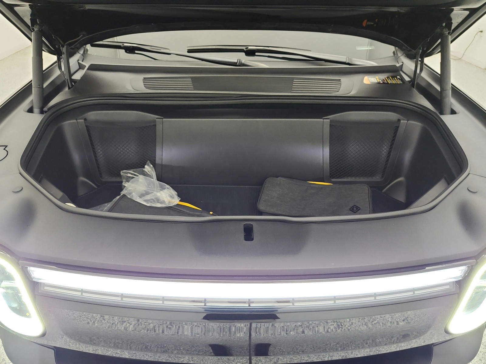 Used 2025 Midnight Rivian Adventure image 17