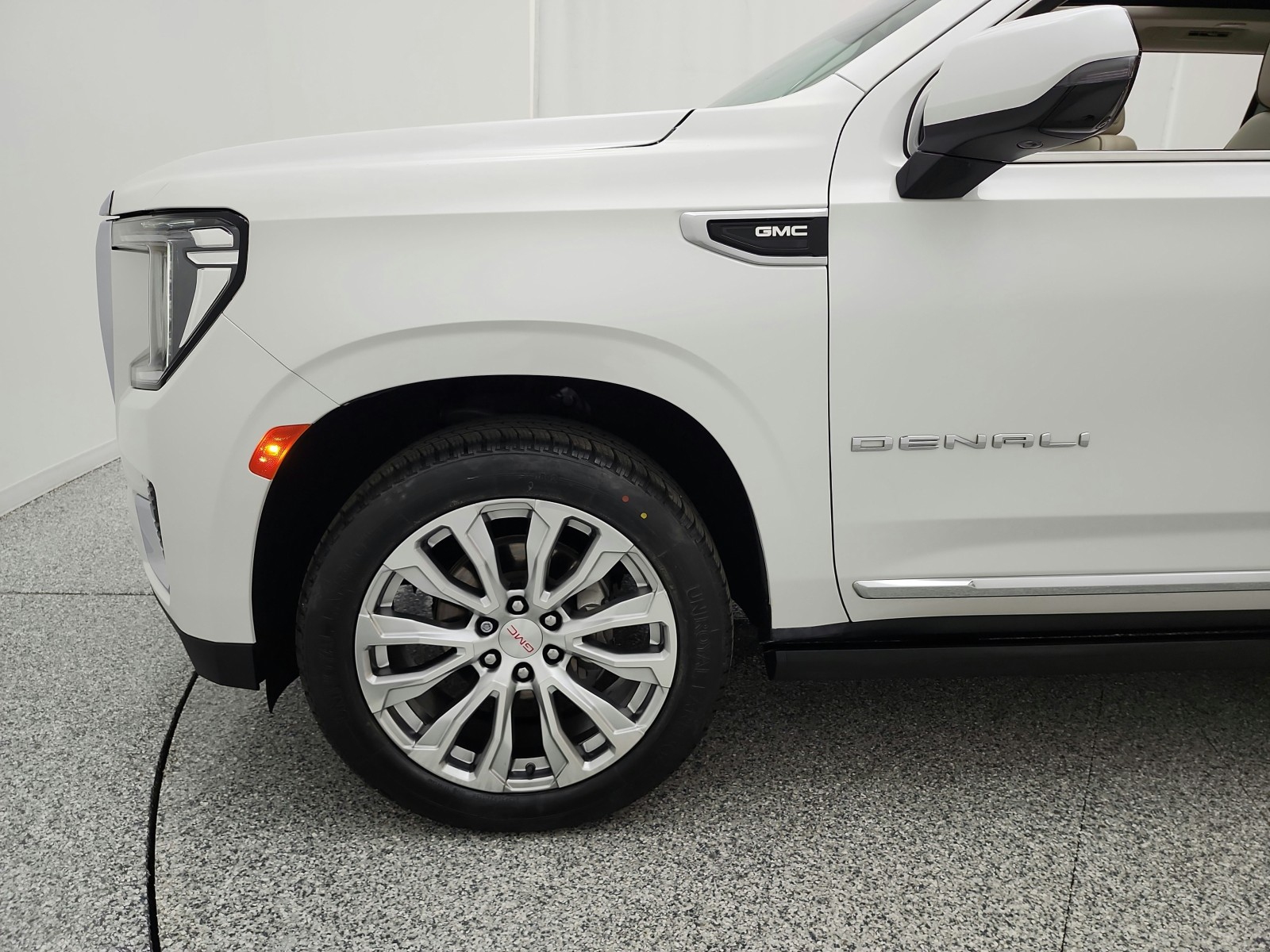 Used 2022 White Frost Tricoat GMC 2WD 4dr Denali image 17