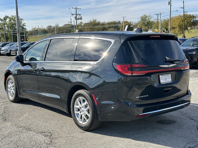 2023 Chrysler Pacifica Touring L 5