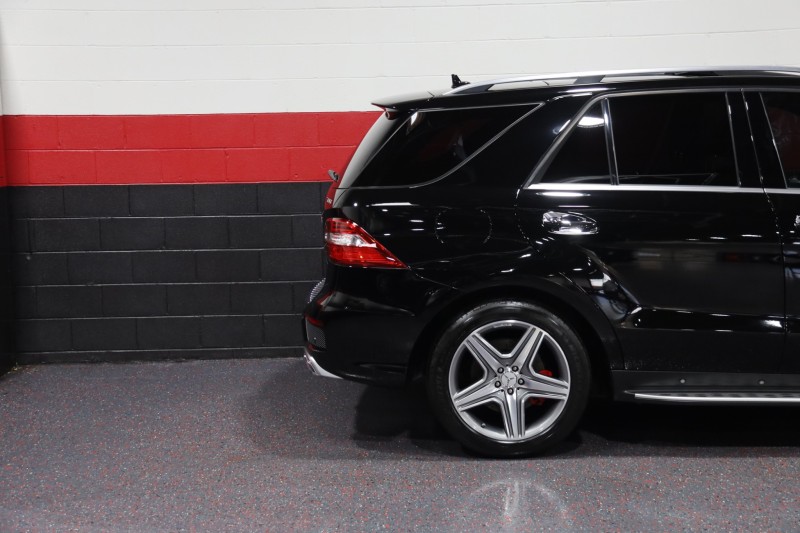 2014 Mercedes-Benz ML63 AMG Designo w/Performance Package 4-Matic 4dr Suv in , 