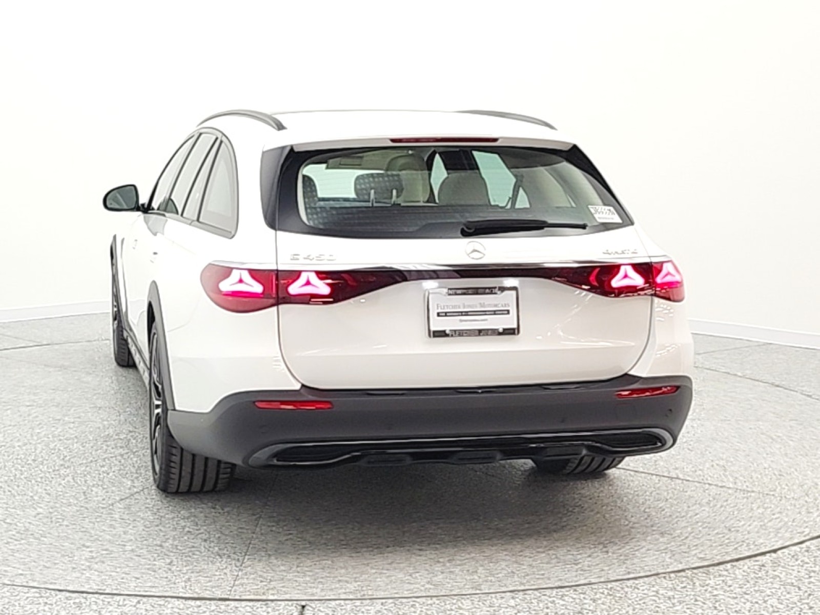 New 2026 MANUFAKTUR Moonlight White Metallic Mercedes-Benz E 450 image 6