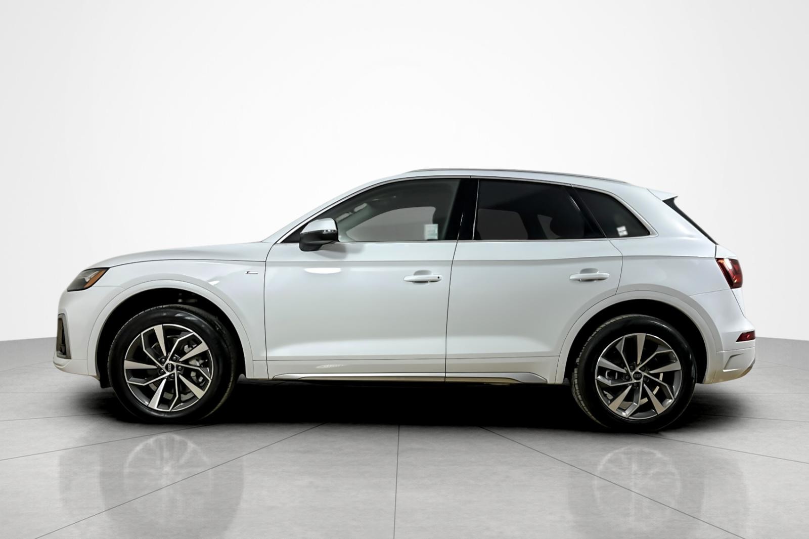 Used 2023 Glacier White Metallic Audi S line Premium 45 TFSI quattro image 2