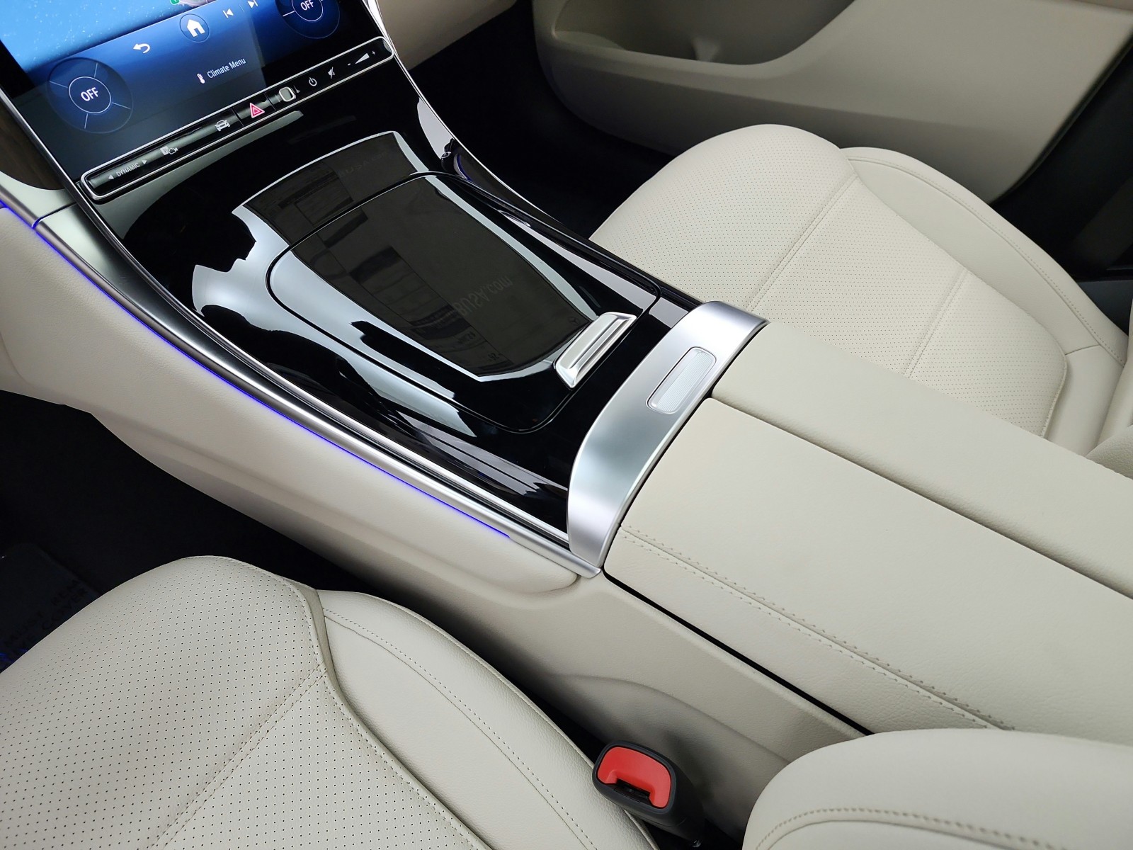 New 2027 Graphite Grey Metallic Mercedes-Benz GLC 300 4MATIC® SUV image 10