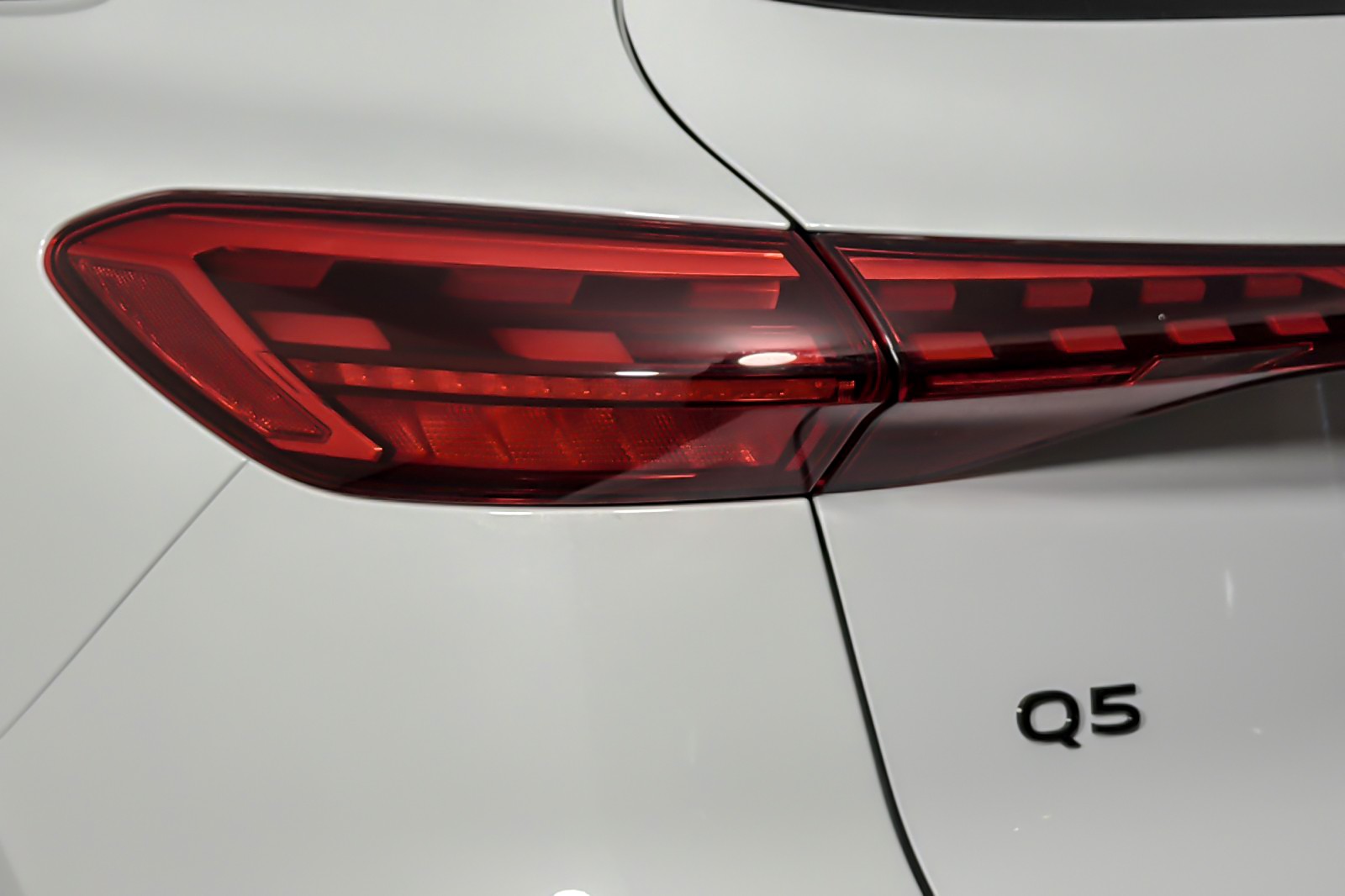 New 2025 Glacier White Metallic Audi Premium Plus 2.0 TFSI quattro image 24