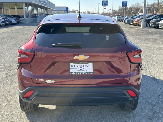 2025 Chevrolet Trax LS 4