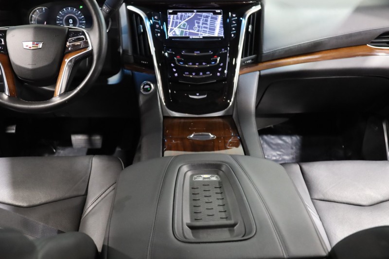 2016 Cadillac Escalade ESV Luxury Collection 4WD 4dr Suv in , 
