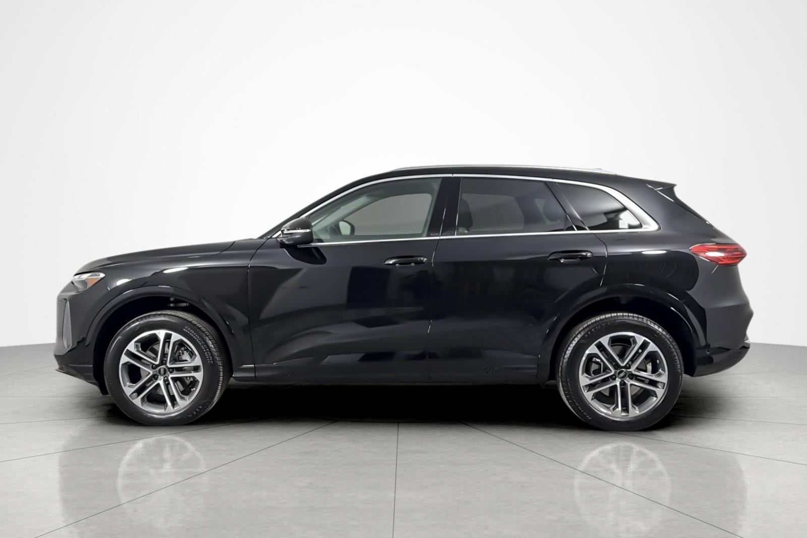 Used 2025 Mythos Black Metallic Audi Premium 2.0 TFSI quattro image 2