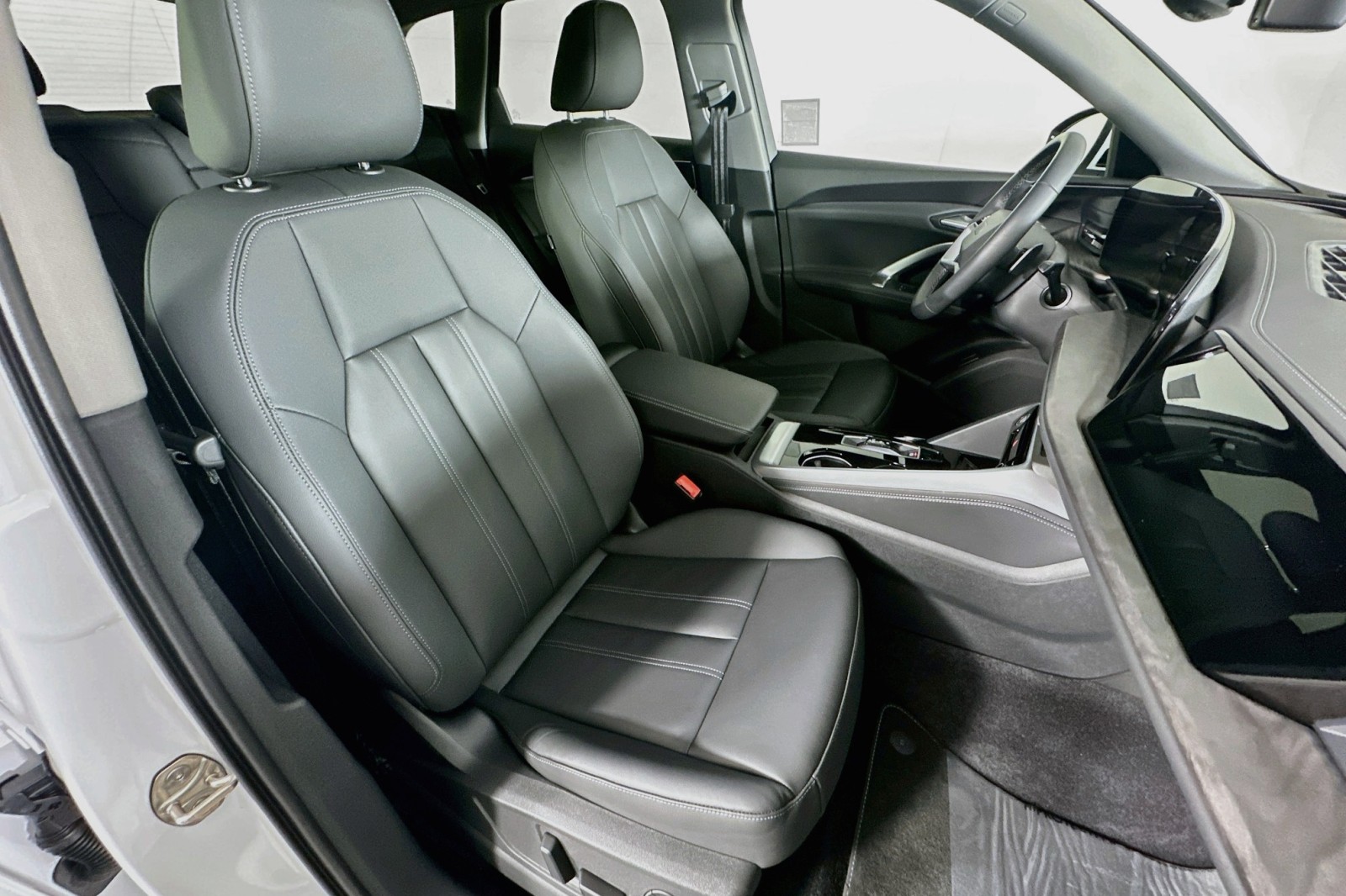 Used 2026 Arkona White Audi Premium image 8