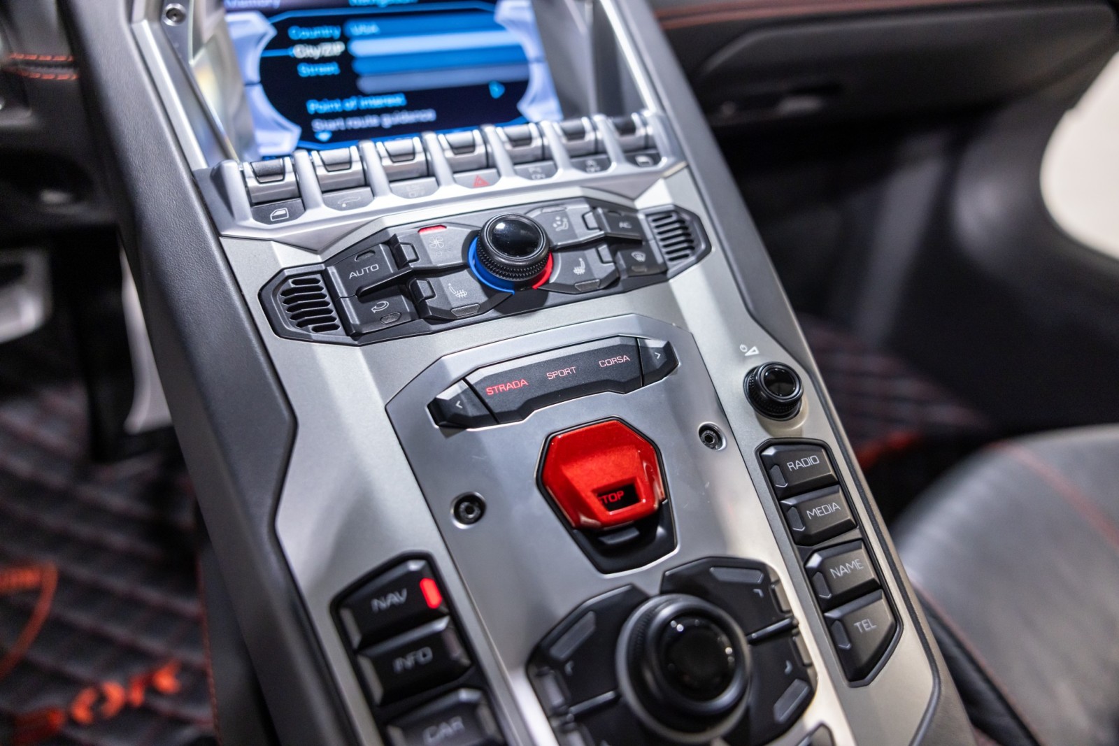 2015 Lamborghini Aventador Roadster LP 700-4 photo 38
