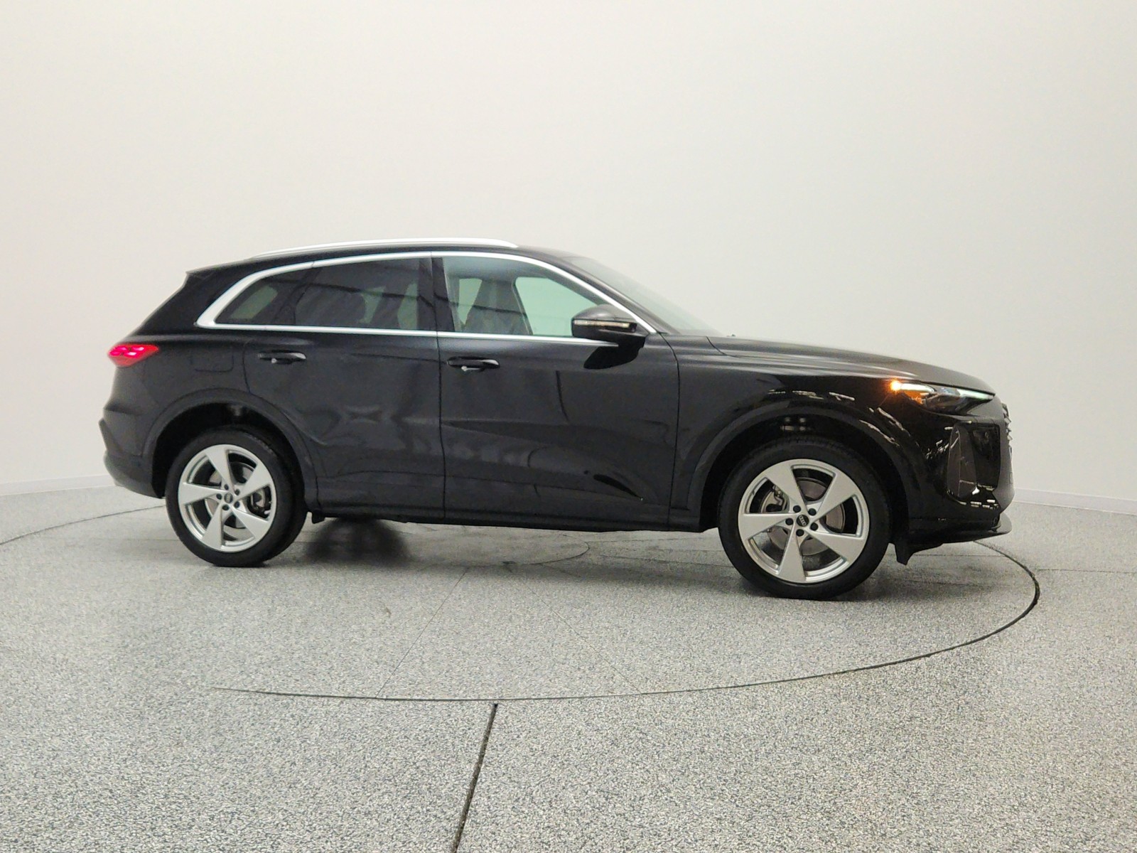 Used 2025 Mythos Black Metallic Audi Premium Plus image 4
