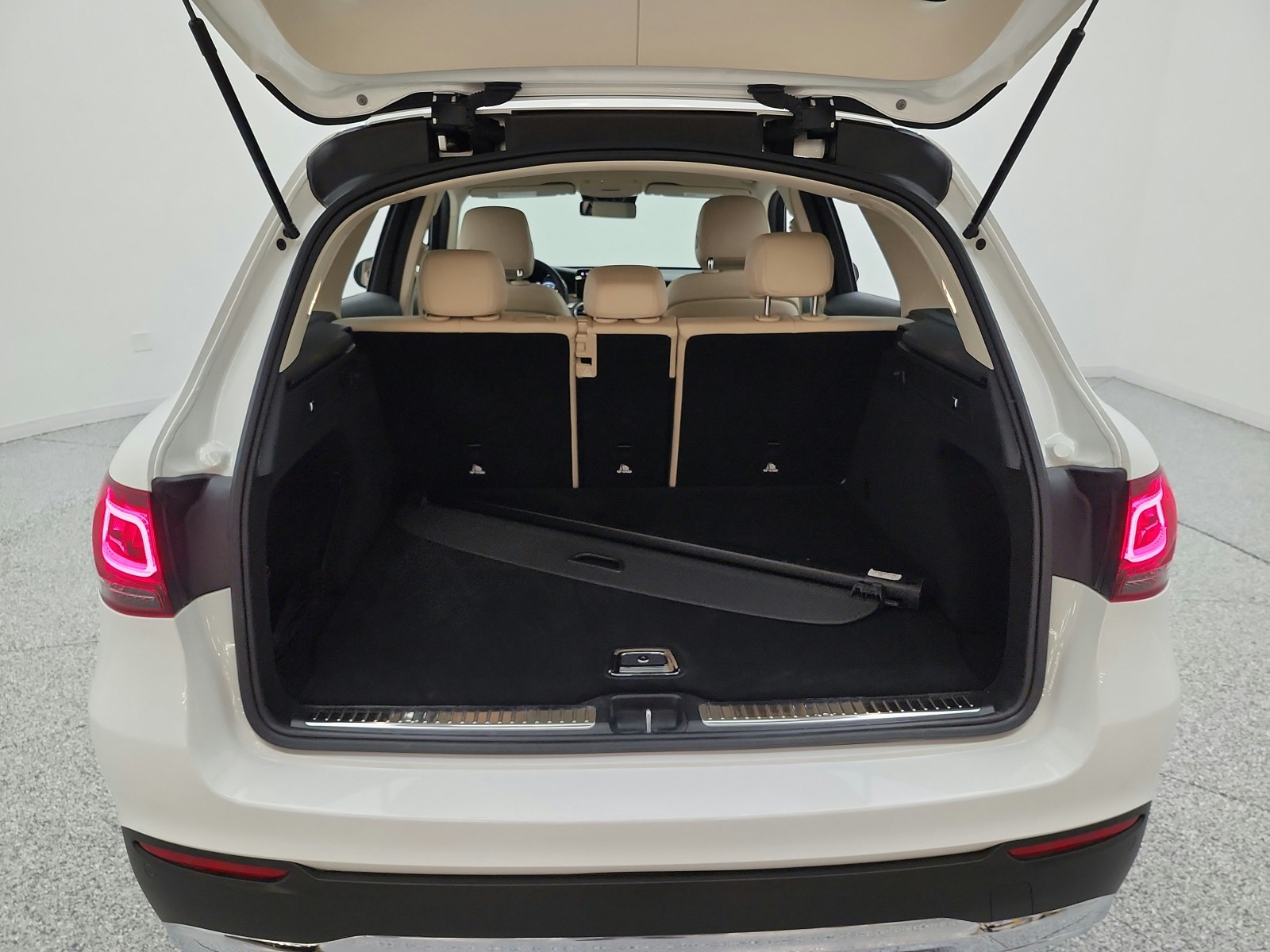 Used 2022 Polar White Mercedes-Benz GLC 300 SUV image 18