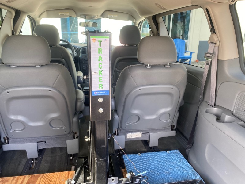 2006 Dodge Caravan SXT LOW MILES 28,367 1 OWNER HANDICAP LIFT in , 