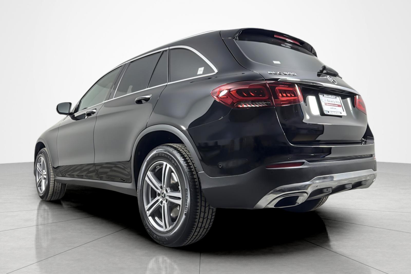 Used 2022 Black Mercedes-Benz GLC 300 SUV image 3