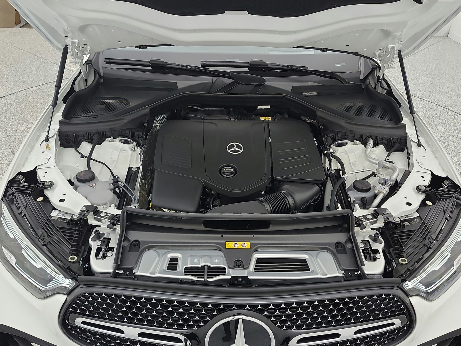 New 2026 Polar White Mercedes-Benz GLC 300 image 12