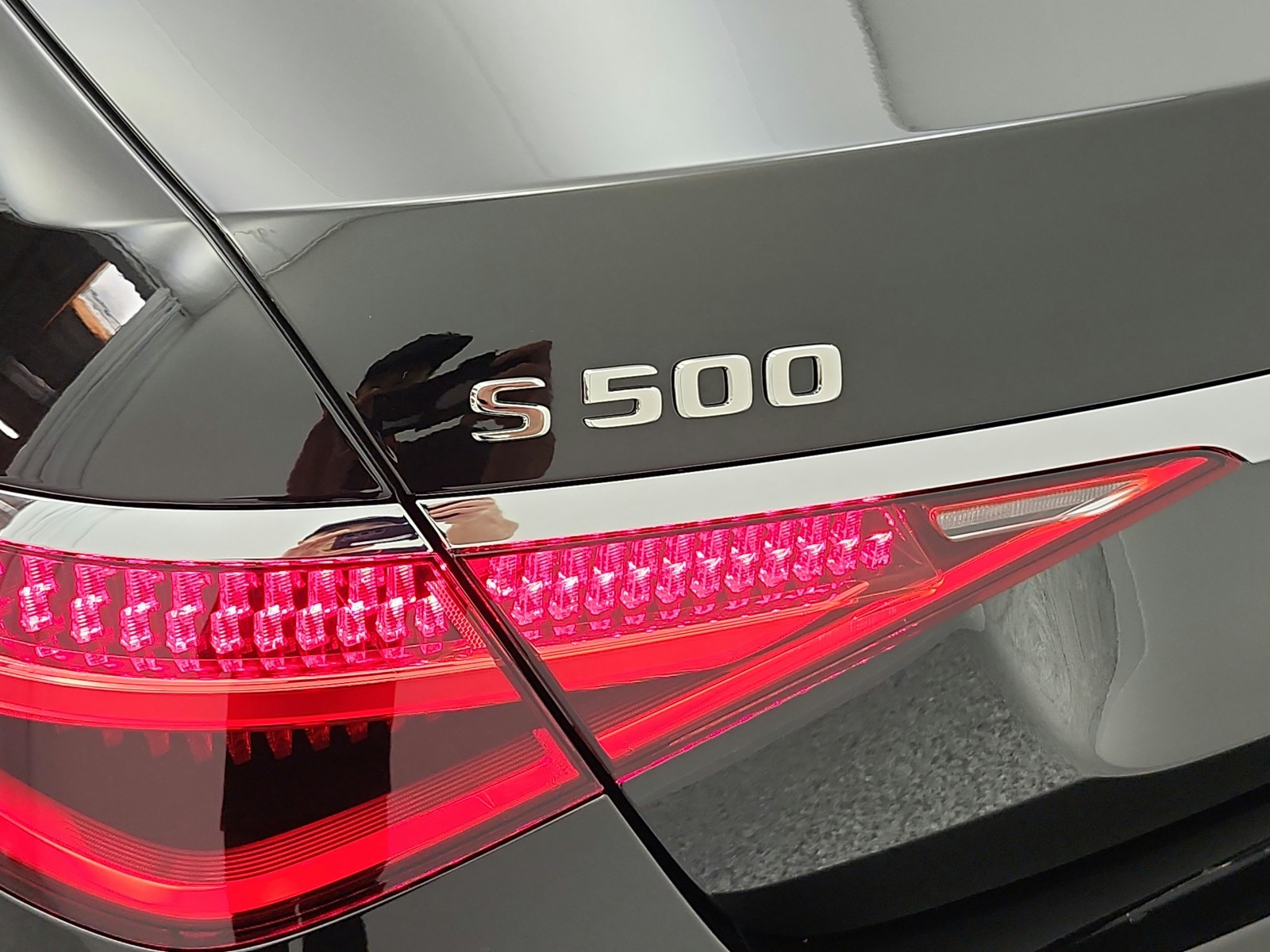 New 2026 Obsidian Black Metallic Mercedes-Benz S 500 image 25
