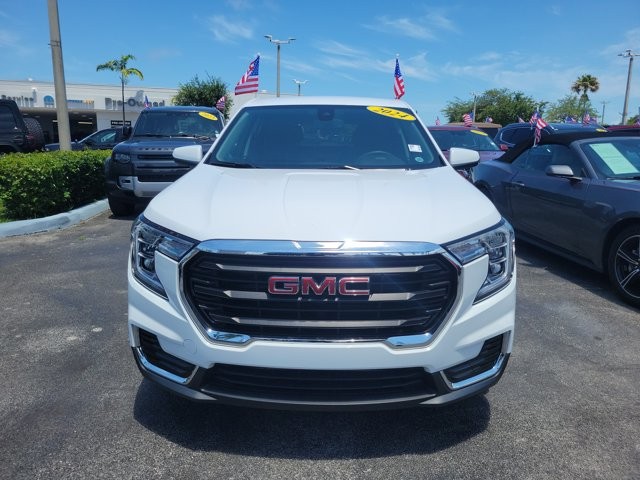 View vehicle photo 2