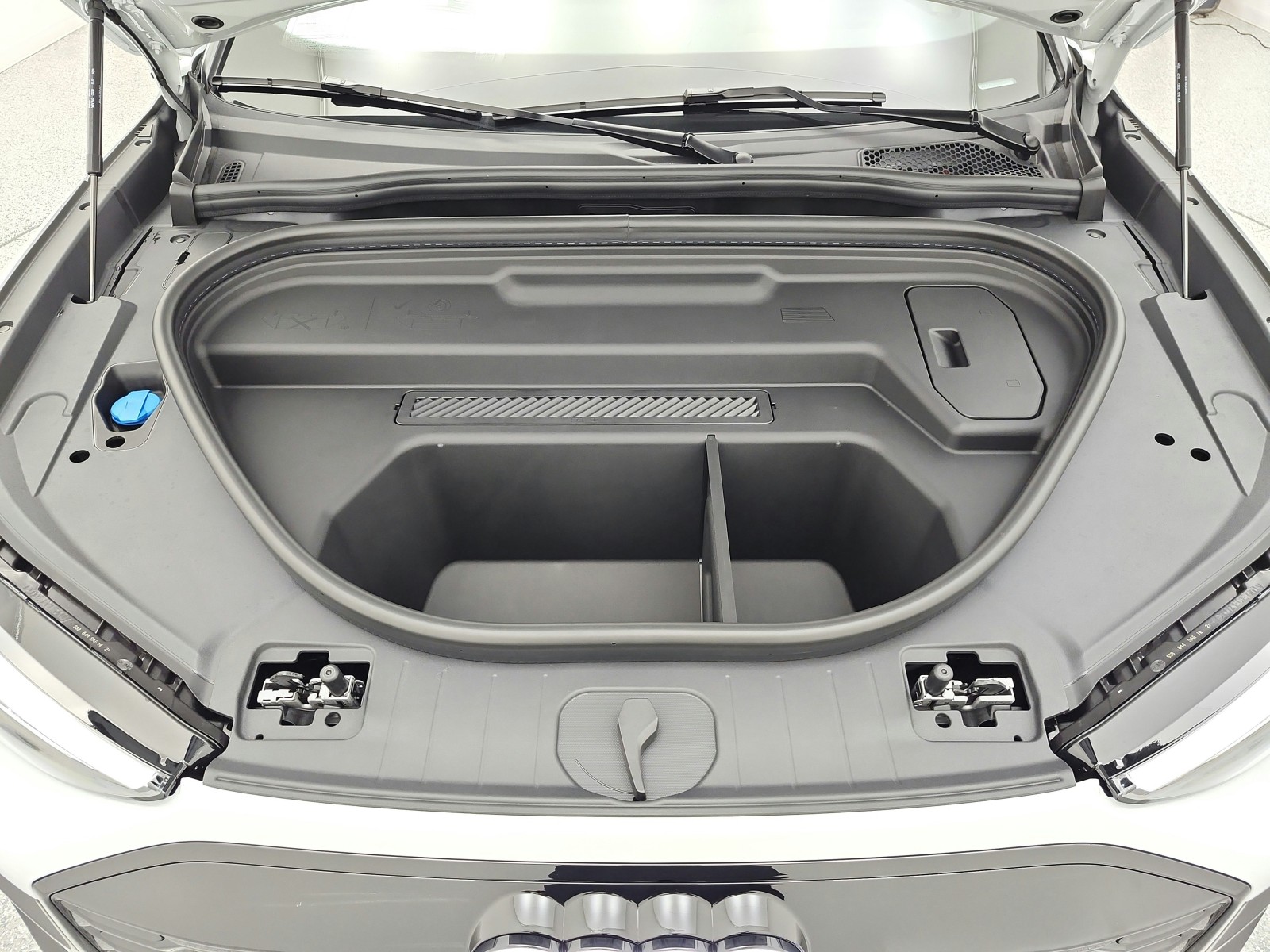 New 2027 Glacier White Metallic Audi Premium Plus quattro image 12