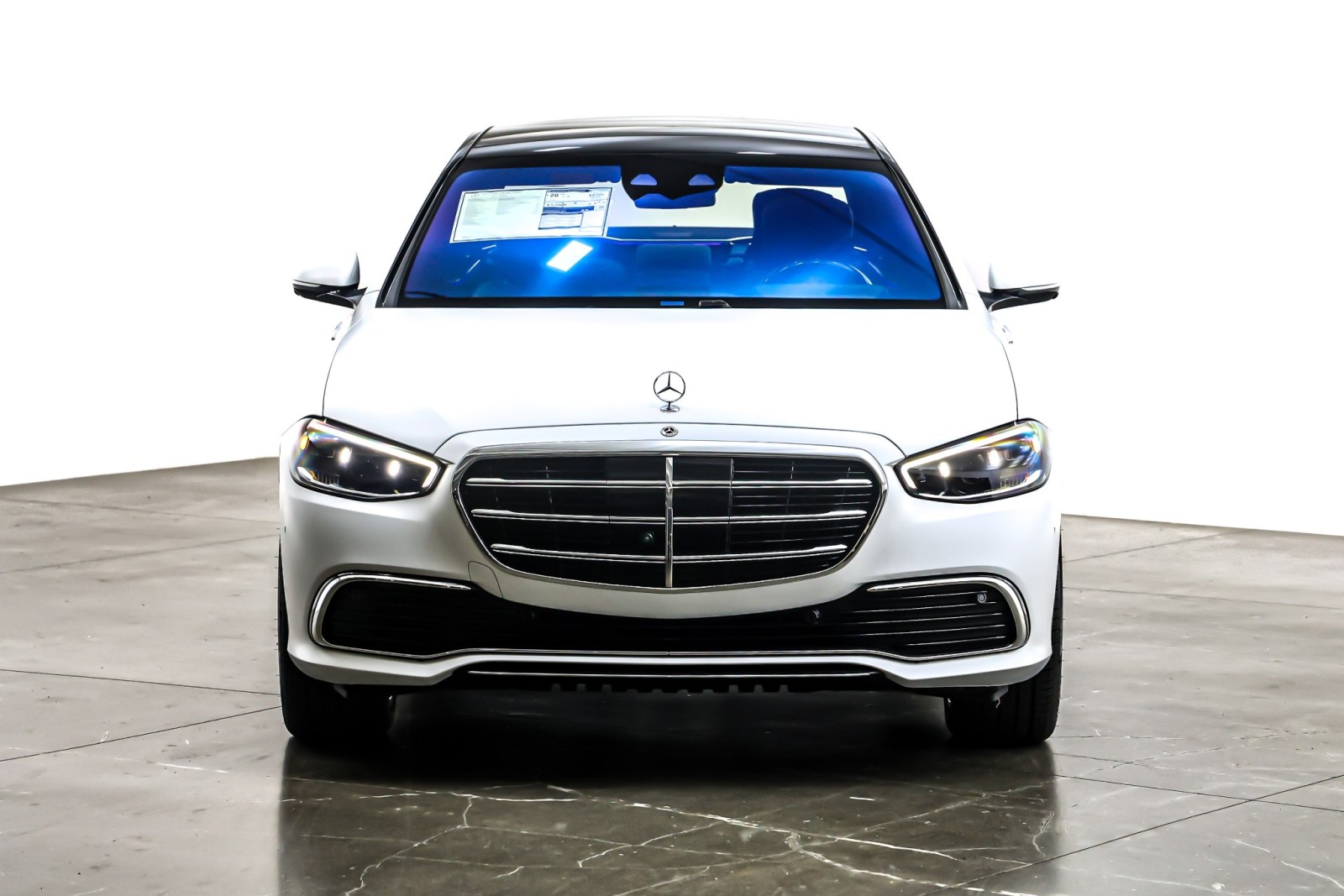 New 2025 MANUFAKTUR Moonlight White Magno Mercedes-Benz S 580 image 2