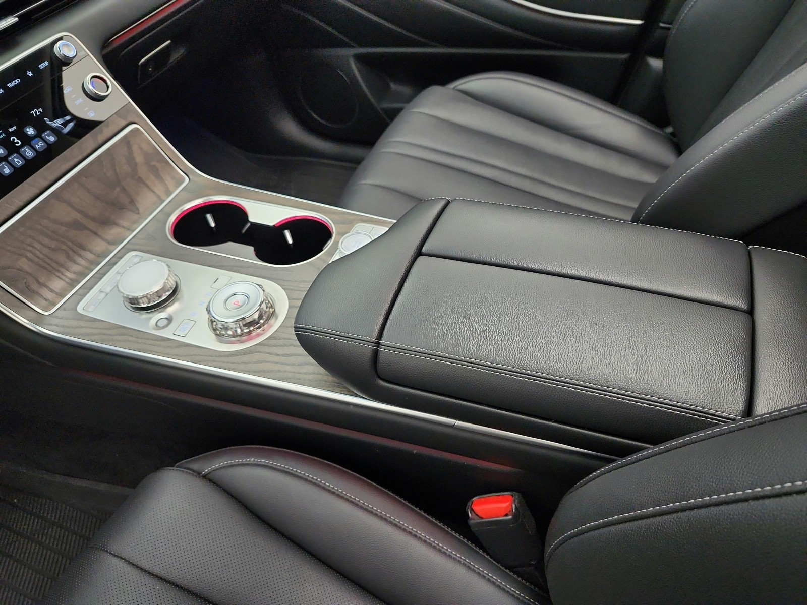 Used 2025 Uyuni White Genesis 2.5T Select AWD image 14