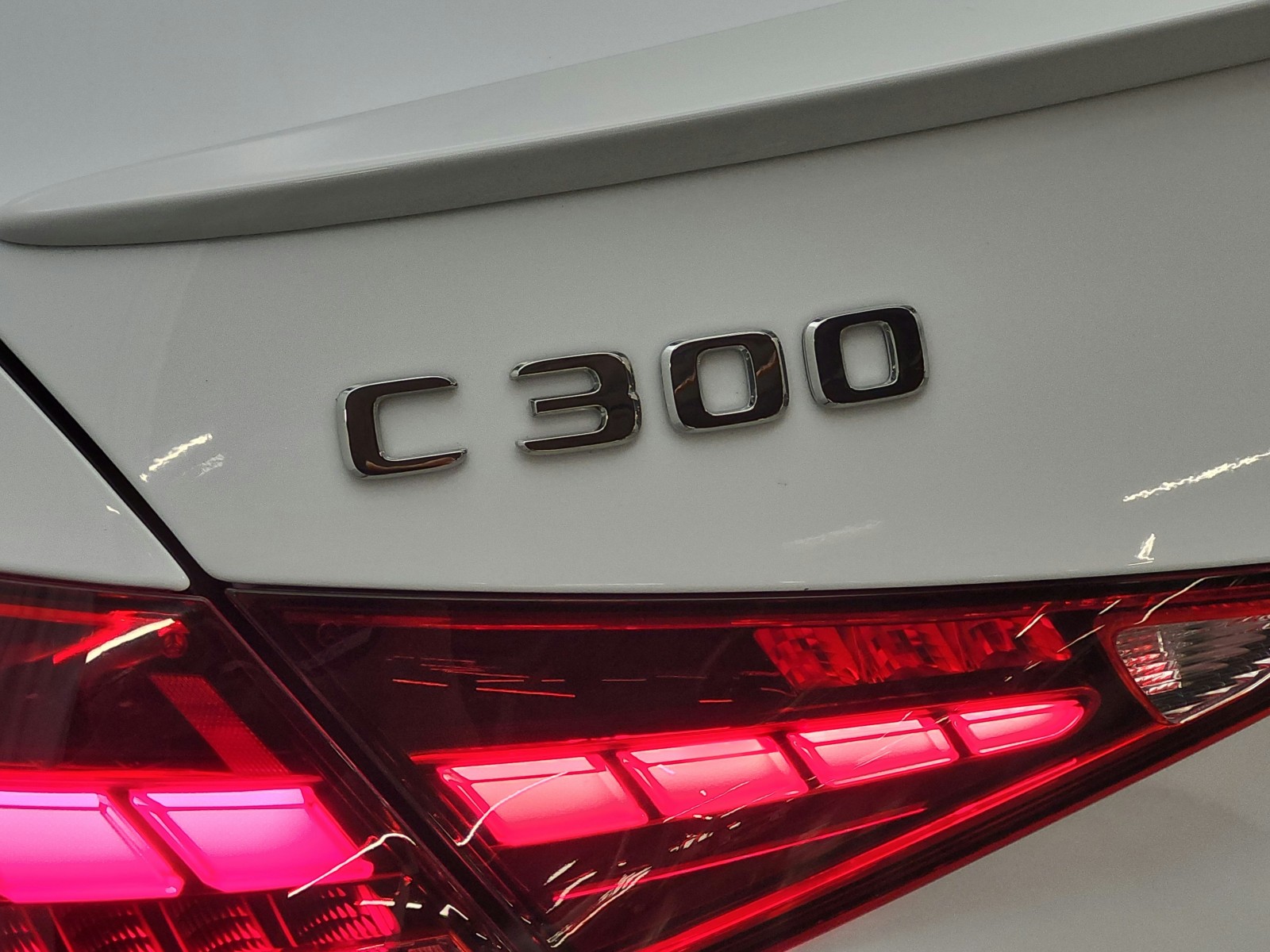 New 2026 MANUFAKTUR Moonlight White Metallic Mercedes-Benz C 300 image 14