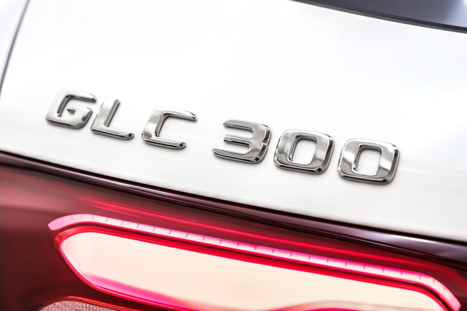 New 2026 Polar White Mercedes-Benz GLC 300 4MATIC® SUV image 9