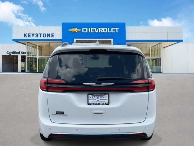 2022 Chrysler Pacifica Touring L 4