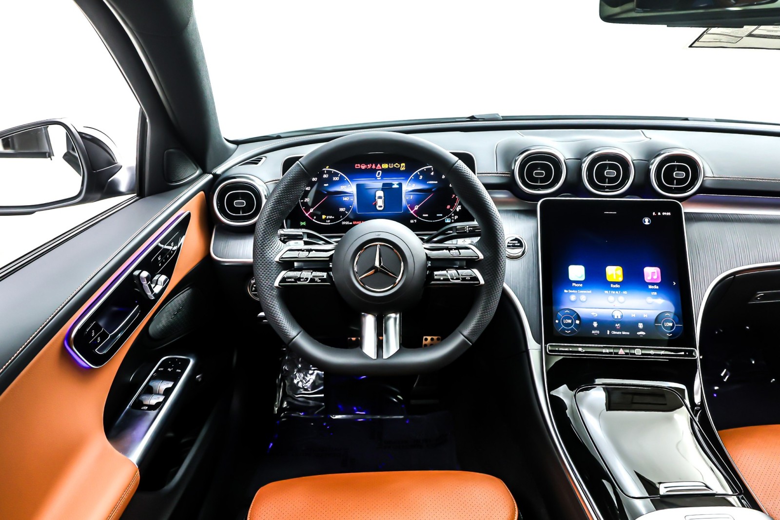 New 2026 Polar White Mercedes-Benz C 300 image 4