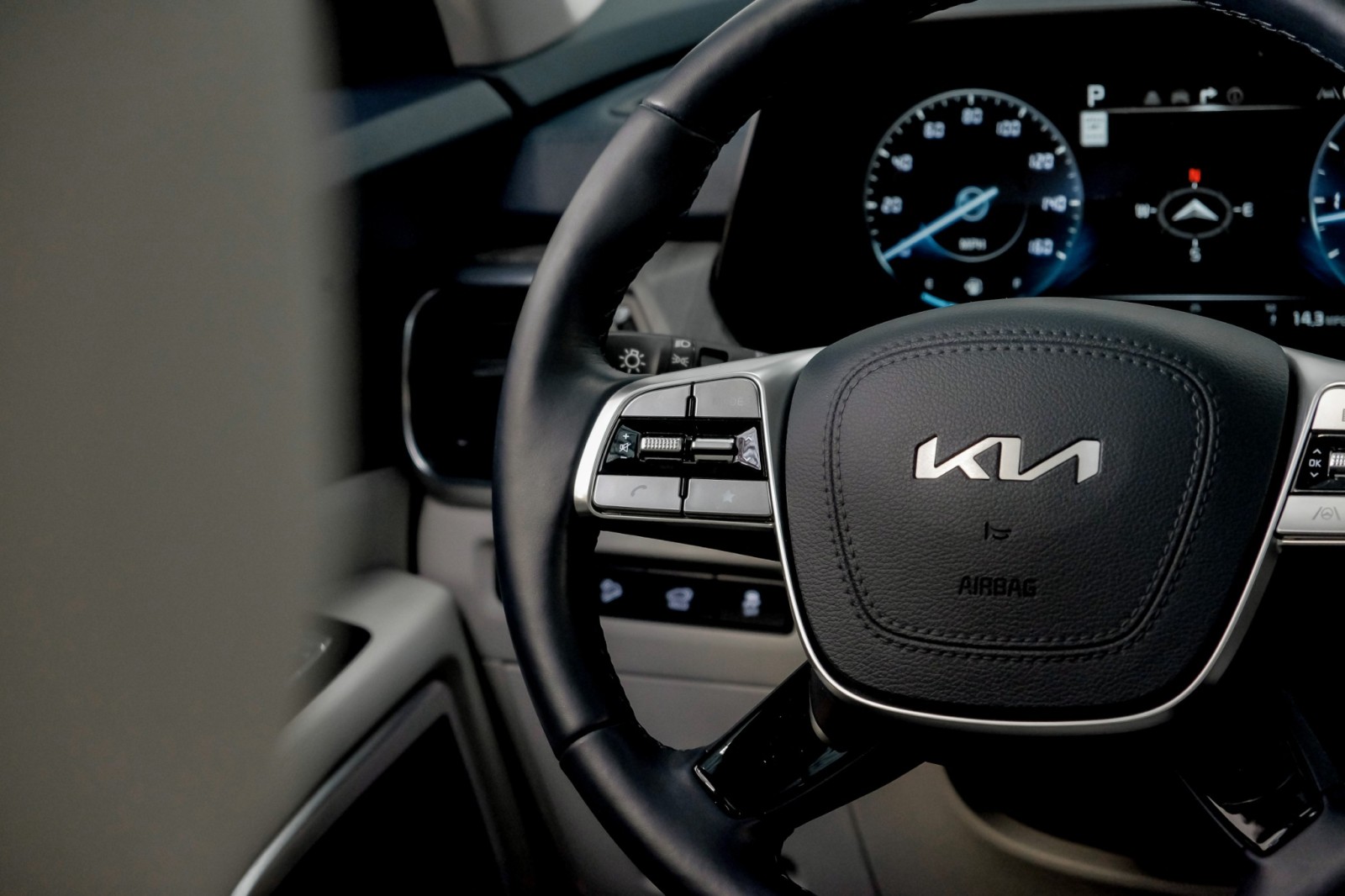 2023 Kia Telluride SX AWD PanoRoof HKAudio 2ndRowCaptains DrivingAsst 18