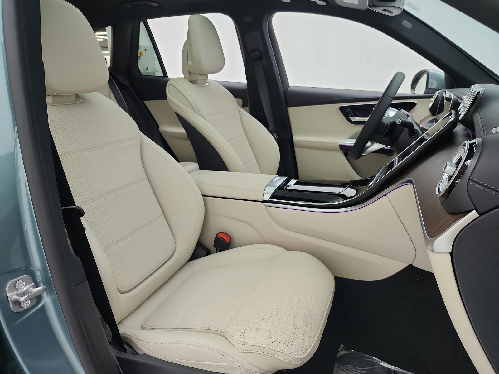 New 2027 Verde Silver Metallic Mercedes-Benz GLC 300 SUV image 14